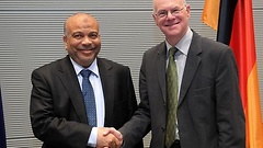 Bundestagspräsident Prof. Dr. Norbert Lammert, (re), CDU/CSU, empfängt den Präsidenten der (suspendierten) Volksversammlung der Arabischen Republik Ägypten, Dr. Mohamed Saad Al-Katatni, (li), zu einem Gespräch.