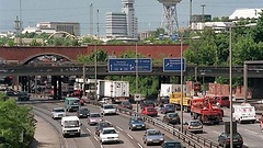 Autobahn und Stadt