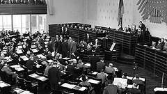 Plenarsaal des Deutschen Bundestages 1957, Klick vergrößert Bild