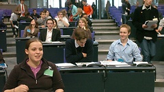 Jugendliche im Plenarsaal des Bundestages