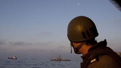 Israelische Soldat und Schiff aus Gaza-Konvoi
