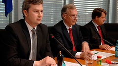 Öffentliche Anhörung des Unterausschusses Neue Medien: Ausschussvorsitzender Sebastian Blumenthal, FDP, (v.li.), Jörg Ziercke und Christian Hoppe vom BKA