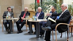 Podiumsdiskussion in der ungarischen Botschaft: links Jens Ackermann (FDP), Vorsitzender der Deutsch-Ungarischen Parlamentariergruppe
