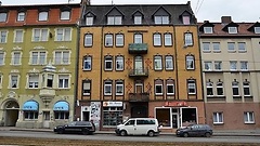 Blick auf den Tatort (mittleres Gebäude) in der Holländischen Straße am Montag (27.02.2012) in Kassel.