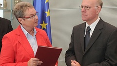 Vorsitzende Steinke (links) mit Bundestagspräsident Lammert.