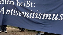 Transparent mit der Aufschrift 'Das Problem heißt: Antisemitismus'