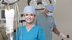 Chirurgin in OP-Saal