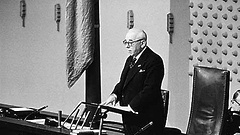 1961: Robert Pferdmenges eröffnet als Alterspräsident die konstituierende Sitzung des Deutschen Bundestages.