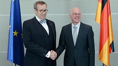 Estlands Staatspräsident Toomas Hendrik Ilves (links), Norbert Lammert