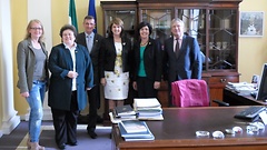 Die deutsche Delegation mit der Vorsitzenden Birgit Kömpel (Zweite von rechts) im Büro der stellvertretenden Ministerpräsidentin Joan Burton (Dritte von rechts)