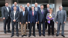 Lars Klingbeil (links), Alexander S. Neu, Eberhard Gienger, Bernhard Kaster, Sylvia Pantel (vordere Reihe) mit russischen Gastgebern