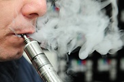 Auch der Konsum von nikotinfreien E-Zigaretten soll gesundheitsgefährdend sein.