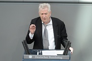 Wolfgang Gehrcke (Die Linke) eröffnete die Debatte als erster Redner.