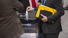 Namentliche Abstimmung.