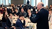 Bundestagspräsident Lammert trifft Jugendliche im Rahmen der Gedenkstunde.