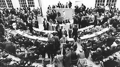 20.06.1991: Abgeordnete im Plenarsaal des ehemaligen Wasserwerks Bonn, Klick vergrößert Bild