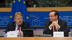 Elmar Brok, Gunther Krichbaum in der gemeinsamen Sitzung der Ausschüsse in Brüssel