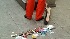 Der Bundestag debattiert über Leiharbeit.