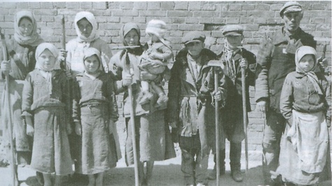 Mitglieder einer insgesamt zehnköpfi gen ukrainischen Familie, die im Mai 1943 nach Volzum (Niedersachsen) zur Zwangsarbeit verschleppt wurde.
