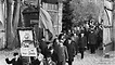 Propagandazug in Helfenberg: Im Zuge der "Bodenreform" wurden in der Sowjetischen Besatzungszone "Großgrundbesitzer" und als ehemalige Nationalsozialisten eingestufte Personen enteignet. Foto: Erich Höhne/Erich Pohl, 11. September 1945