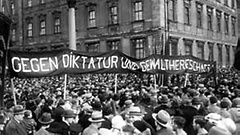 Republikanische Demonstration vor dem Berliner Schloss 1930