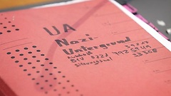 rote Akte mit der Aufschrift: UA Nazi Untergrund