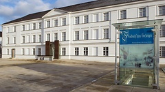 In der Kulturarbeit wird das Pommersche Landesmuseum durch das Vertriebenengesetz gefördert.