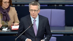 Innenminister Thomas de Maizière im Plenum des Bundestages