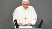 Papst hinter Rednerpult