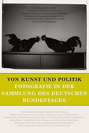 Schwarz-weiß-Fotografie von Maix Mayer mit zwei Hähnen