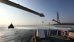 Bau einer Brücke mit Lücke in Fahrbahn