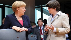 Bundeskanzlerin Merkel als Zeugin. Maria Flachsbarth leitet die Sitzung.