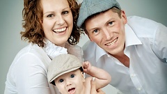 Junge Familie mit Baby