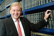 Ingo Gädechens in der Bibliothek des Reichstagsgebäudes