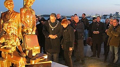 Denkmalenthüllung Hoek van Holland