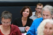 Susanna Karawanskij (Die Linke) während einer Fraktionssitzung