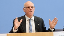 Bundestagspräsident Norbert Lammert vor der Bundespressekonferenz