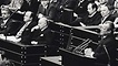 Kanzler Willy Brandt während einer Rede vor dem Bundestag (in der Regierungsbank v.r.: Walter Scheel, Bundesminister des Auswärtigen; Hans-Dietrich Genscher, Bundesminister des Innern; Gerhard Jahn, Bundesminister der Justiz).