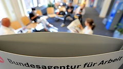 2011 gleicht der Bund das Defizit der Bundesagentur für Arbeit (BA) mit einem Darlehen aus.