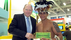 Klaus Brähmig (links), Vorsitzender des Tourismusausschusses am Stand Brasiliens auf der ITB 2013.