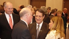 Bundestagspräsident Norbert Lammert mit dem Präsidenten der Republik Zypern, Nicos Anastasiades, und der deutschen Botschafterin in Zypern, Gabriela Guellil.