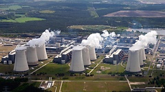 Der Bundestag debattiert über die Klimaschutzpolitik.