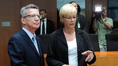 Minister Thomas de Maizière, Ausschussvorsitzende Susanne Kastner