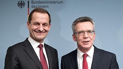 Sportminister Thomas de Maizière (rechts) mit Alfons Hörmann, Präsident des Deutschen Olympischen Sportbundes