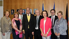 Ingrid Pahlmann, Tabea Rößner, Steffen-Claudio Lemme, Botschafter Onno Hückmann, Sozialminister Zephania Kameeta, Dagmar Freitag, Frank Heinrich, Veronika Bellmann in Namibia