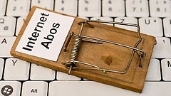 Mausefalle mit der Aufschrift «Internet Abos» auf einer Computertastatur