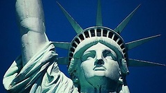 Freiheitsstatue auf der Insel Liberty Island vor New York