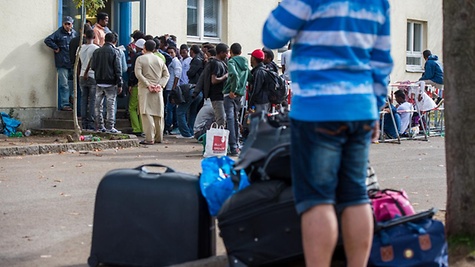 Der Bundestag hat die Leistungen für Asylbewerber angehoben.