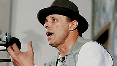 Joseph Beuys, geboren 1921 in Krefeld, kandidierte 1976 für den Deutschen Bundestag.