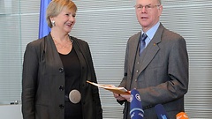 Bundesbeauftragte Marianne Birthler (li.) und Bundestagspräsident Norbert Lammert